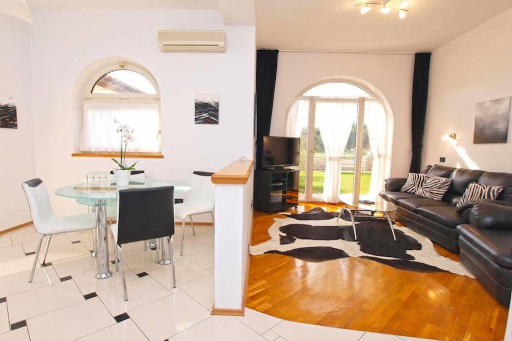 מדולין Villa Vizula מראה חיצוני תמונה